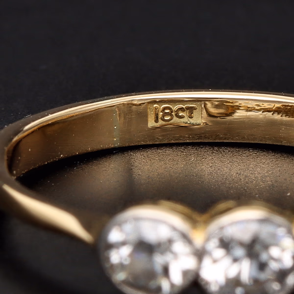 18ct Gold Diamond Ring