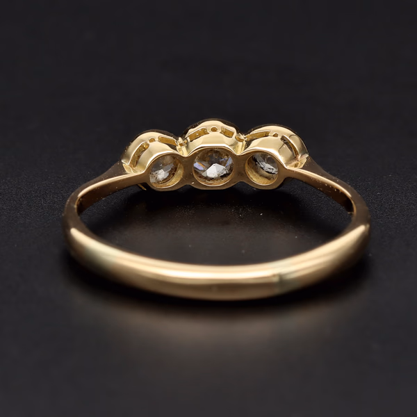 18ct Gold Diamond Ring