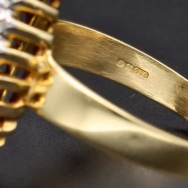 18ct Gold Diamond and Sapphire Ring