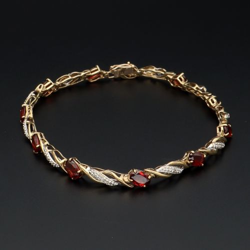 9ct Gold Garnet and Diamond Bracelet image-2