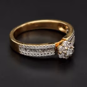 18ct Yellow Gold 0.6ct Diamond Cluster Ring