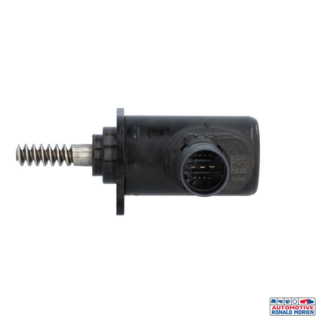 Used Camshaft adjuster BMW 2 serie (F23) 218i 1.5 TwinPower Turbo 12V Price € 45,00 Margin scheme offered by Automaterialen Ronald Morien B.V.