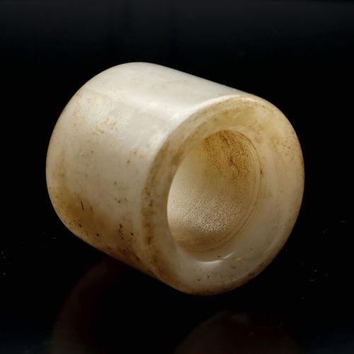 Early 20th Century Chinese Mutton Fat Jade Archers Ring image-3