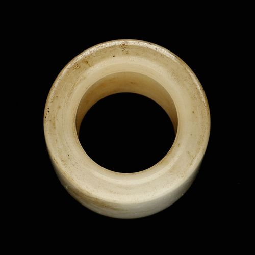Early 20th Century Chinese Mutton Fat Jade Archers Ring image-4
