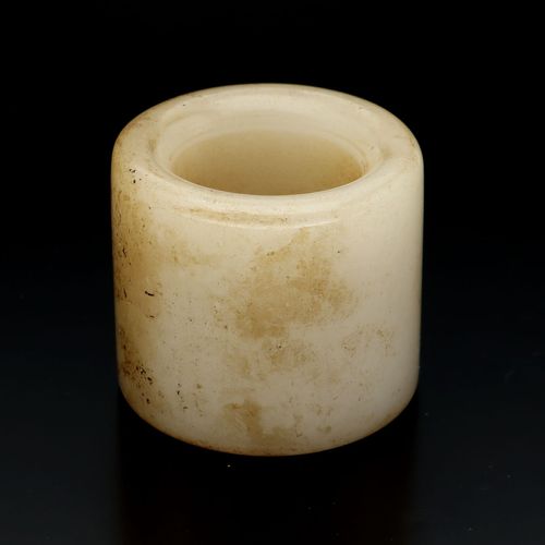 Early 20th Century Chinese Mutton Fat Jade Archers Ring image-2