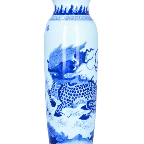 Chinese Blue and White Sleeve Vase image-4