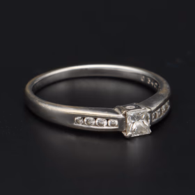 18ct Gold Princess Cut Diamond Ring