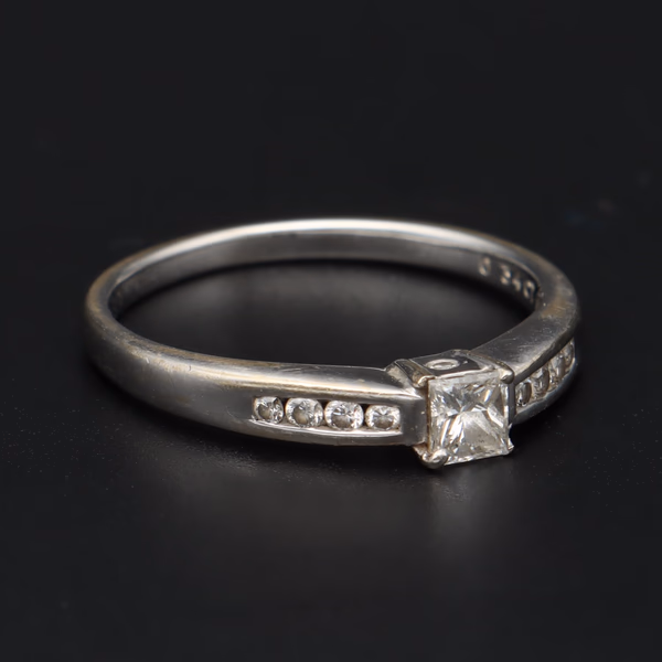 18ct Gold Princess Cut Diamond Ring