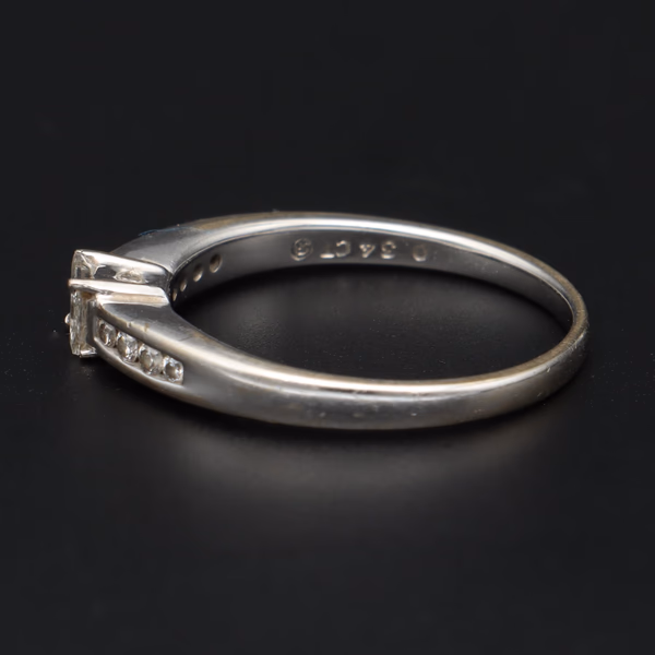 18ct Gold Princess Cut Diamond Ring