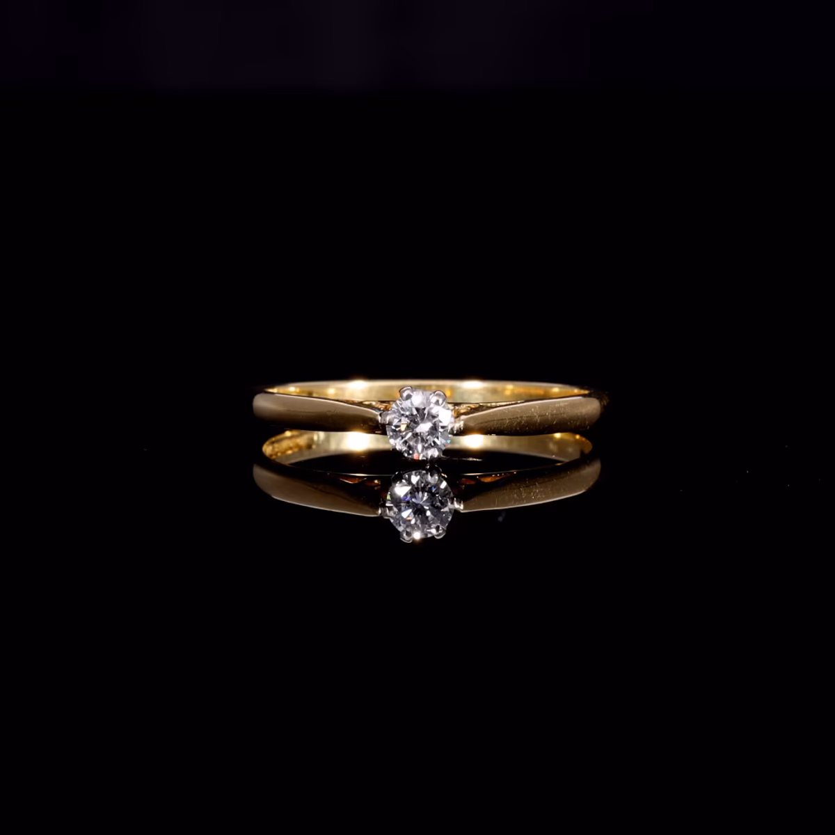 360° view of The Vintage 1989 Brilliant Cut Diamond Solitaire Dainty Ring