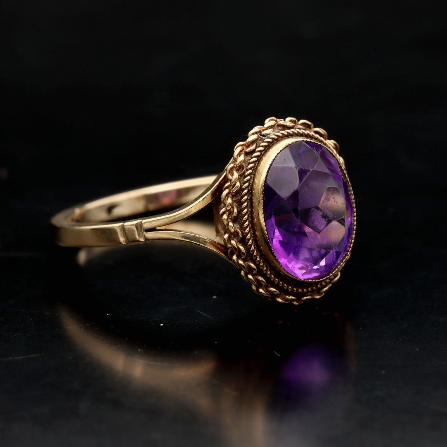 Ring on sale amethyst gold