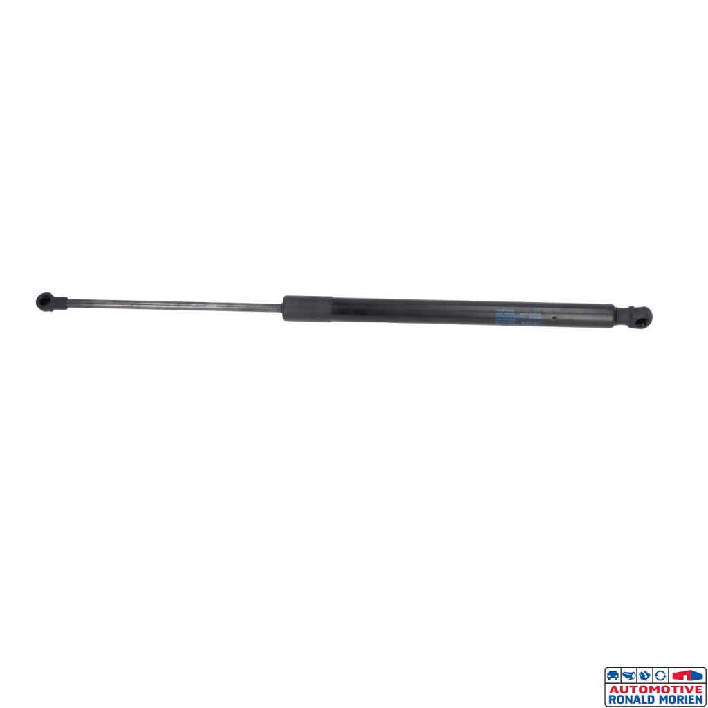 Used Rear gas strut, left Volkswagen Golf VII (AUA) 2.0 GTI 16V Price € 25,00 Inclusive VAT offered by Automaterialen Ronald Morien B.V.