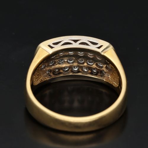 Unisex 18ct Gold Diamond Ring image-5