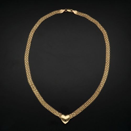 9ct Gold Heart Necklace image-4