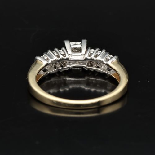 14ct Gold Vari Cut Diamond Ring image-5