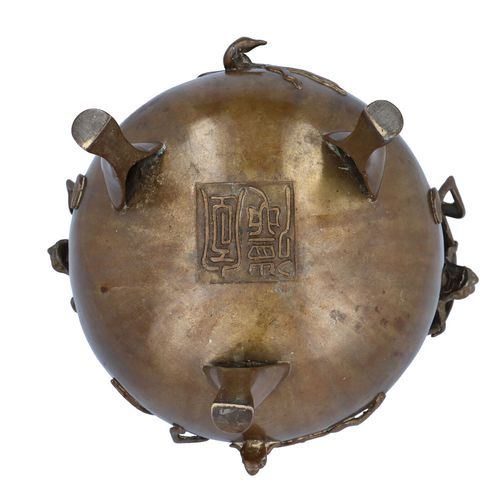 19th Century Chinese Bronze Censer image-6