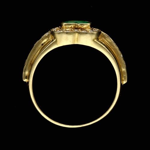 18k Diamond and Emerald Ring image-6