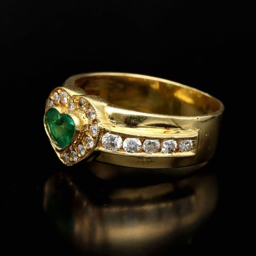 18k Diamond and Emerald Ring image-3