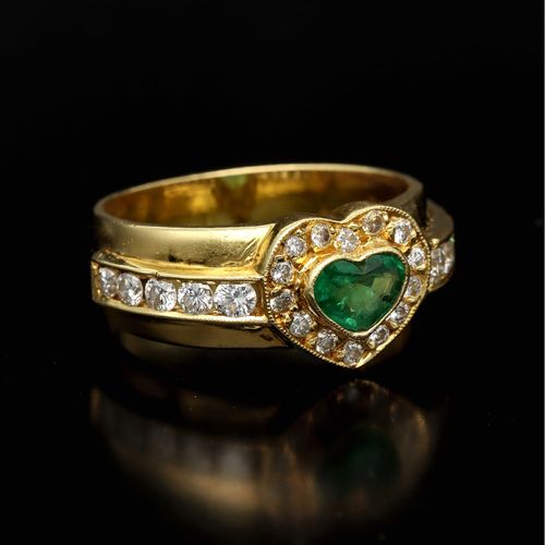 18k Diamond and Emerald Ring image-1