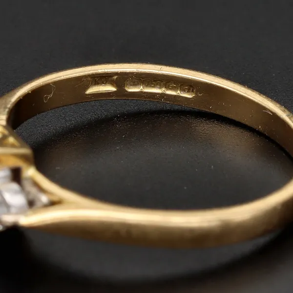 18ct Yellow Gold Amethyst & Diamond Ring