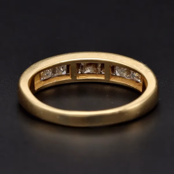 18ct Yellow Gold Diamond Ring