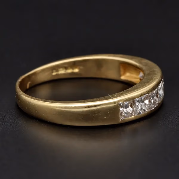 18ct Yellow Gold Diamond Ring