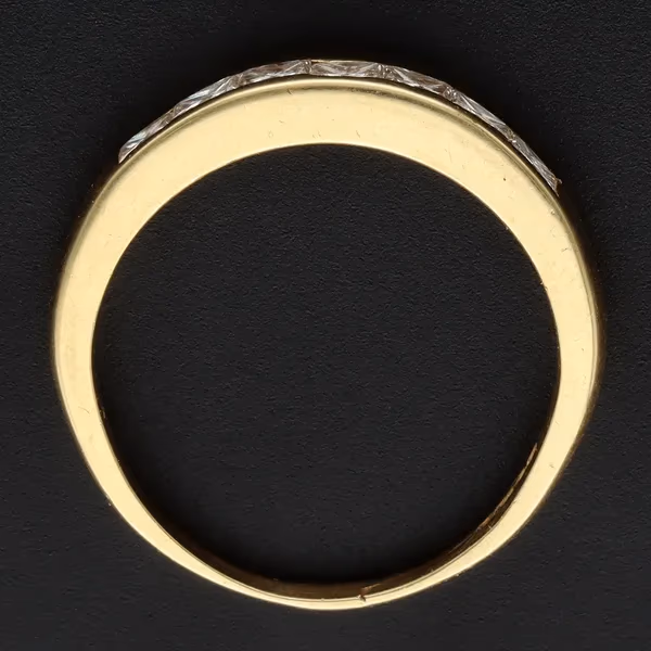 18ct Yellow Gold Diamond Ring