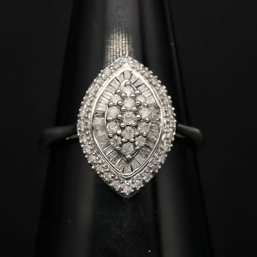 9ct White Gold Diamond Ring image-2