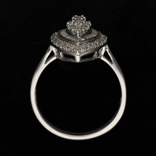 9ct White Gold Diamond Ring image-6