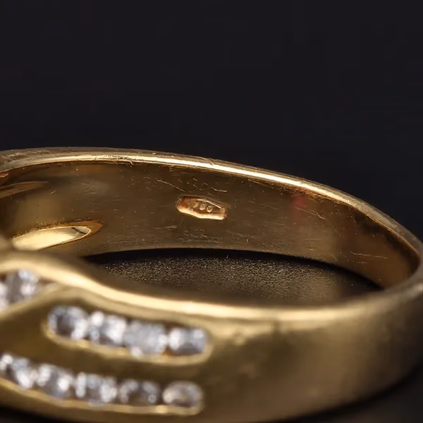 18ct Yellow Gold Ruby & Diamond Ring