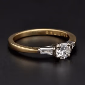 18ct Yellow Gold Natural Diamond Ring