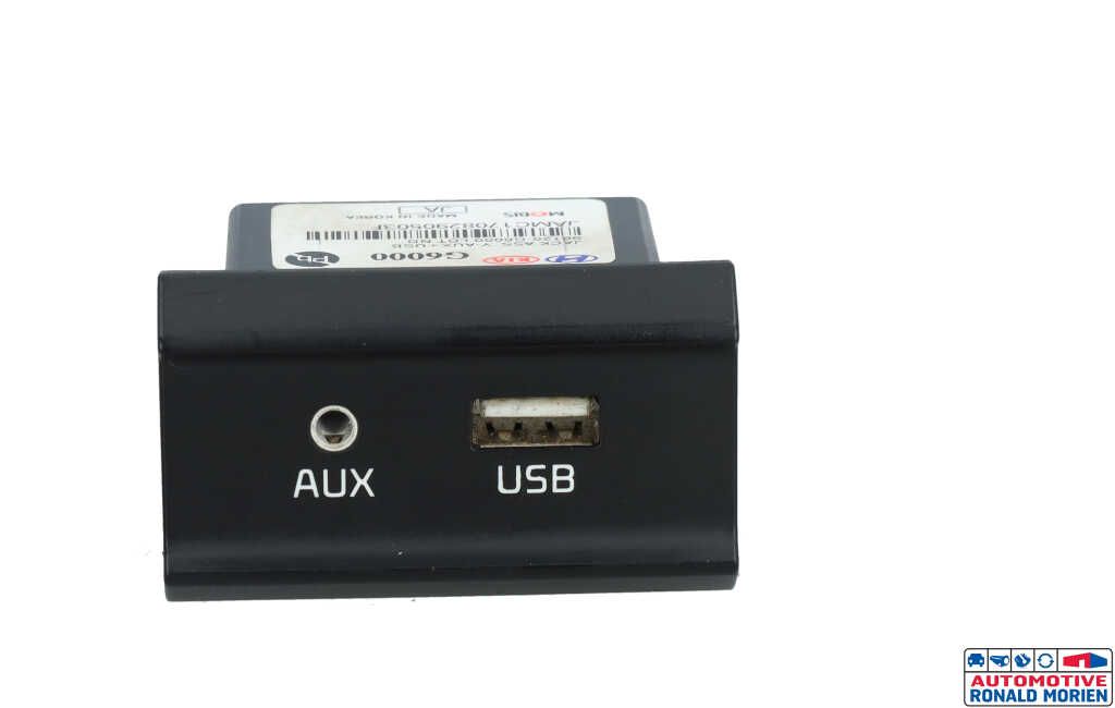 Usados Conexión AUX-USB Kia Picanto (JA) 1.0 12V Precio € 19,00 IVA incluido ofrecido por Automaterialen Ronald Morien B.V.