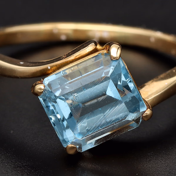 18ct Yellow Gold Twisted Aquamarine Ring