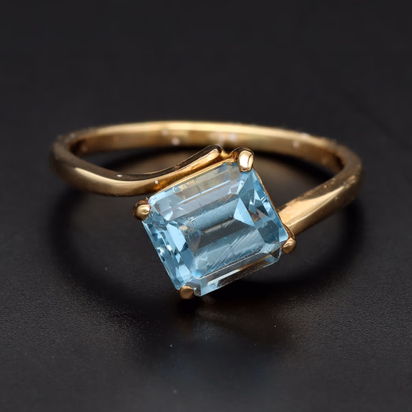 18ct Yellow Gold Twisted Aquamarine Ring