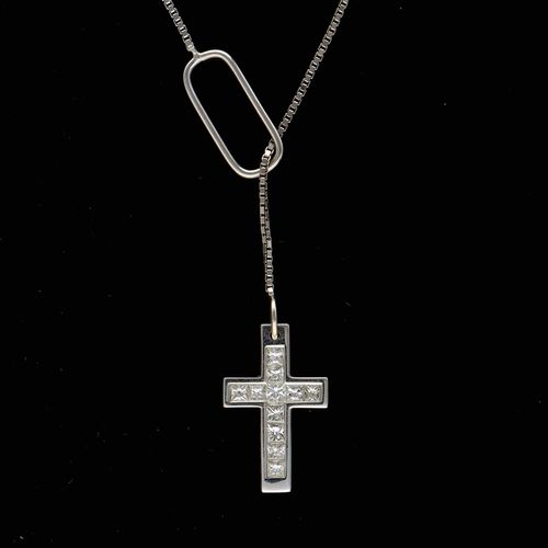 Gucci 18ct White Gold Diamond Cross Necklace image-2