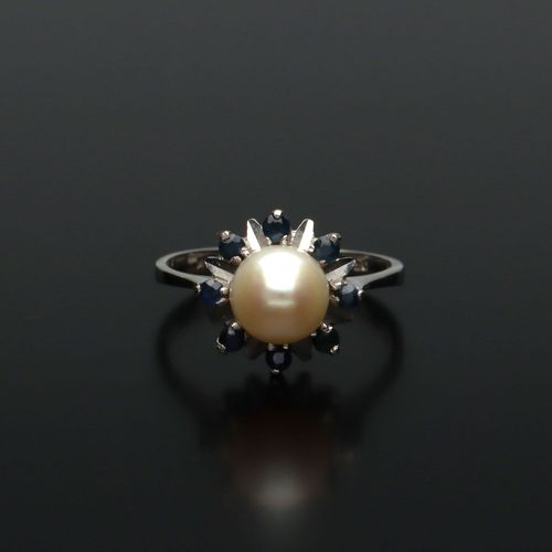 Vintage 18ct Gold Pearl and Sapphire Ring image-2