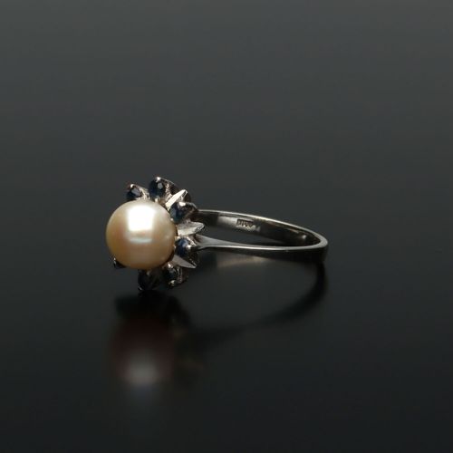 Vintage 18ct Gold Pearl and Sapphire Ring image-6