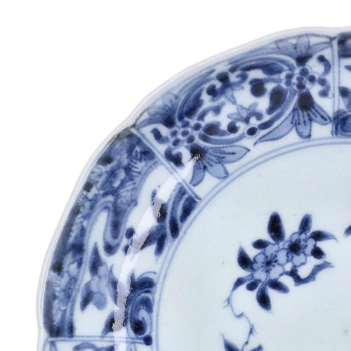 18th Century Arita Japanese Porcelain Dish image-3