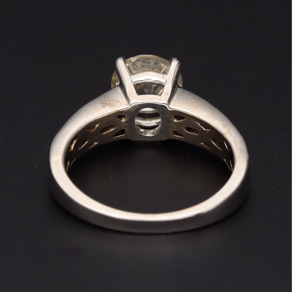 18ct White Gold Diamond Ring