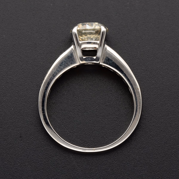 18ct White Gold Diamond Ring