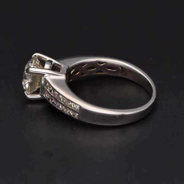 18ct White Gold Diamond Ring
