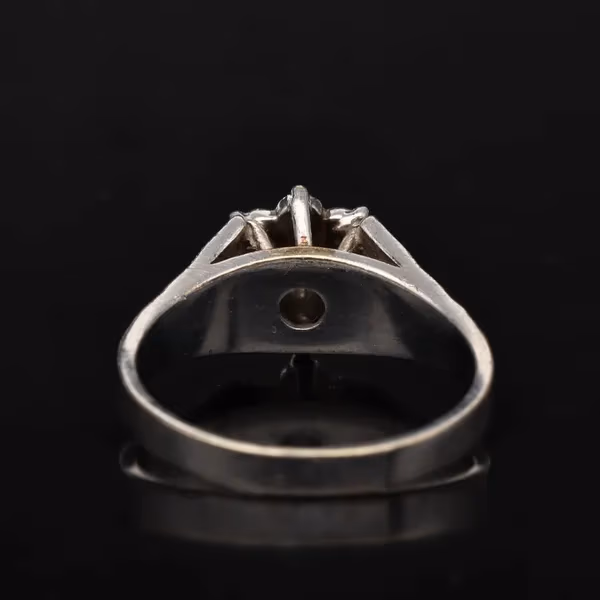 Retro White Gold Diamond Cluster Ring. Birmingham 1982
