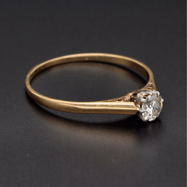 Vintage 18ct Gold and Platinum Solitaire Diamond Ring