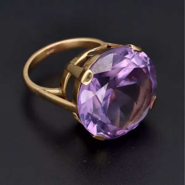 32.ct Syn Colour Change Alexandrite Gold Ring
