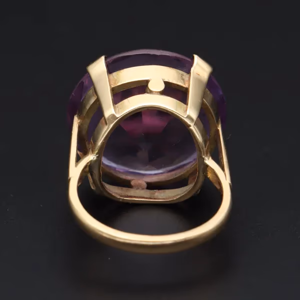 32.ct Syn Colour Change Alexandrite Gold Ring