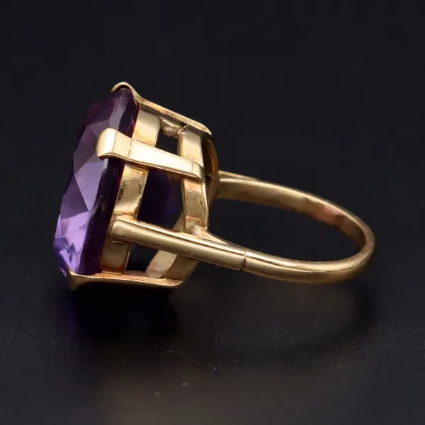 32.ct Syn Colour Change Alexandrite Gold Ring