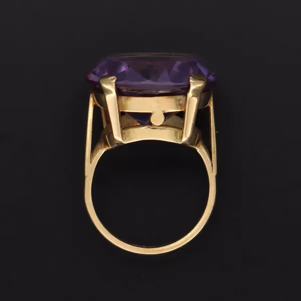 32.ct Syn Colour Change Alexandrite Gold Ring