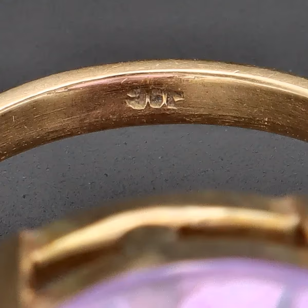 32.ct Syn Colour Change Alexandrite Gold Ring