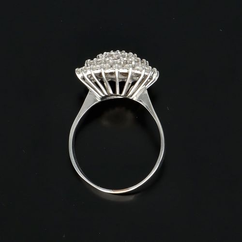 18ct Gold Diamond Cluster Ring image-6