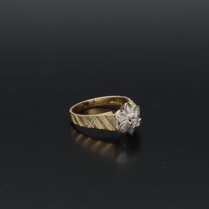 Mid 20th Century 18ct Gold Illusion Set Diamond Ring